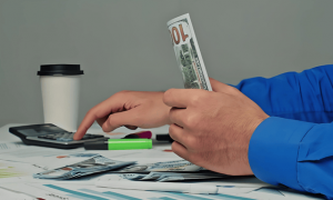 原创 
            不付会员钱就充电慢，车联网的终极是收钱，油车看着他们笑！