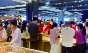 实探深圳水贝市场：金饰两天上涨60元 买卖价差拉大