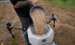 美国农民：我们别无选择，只有中国无人机能满足需求