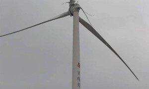 九江一架风力发电机叶片空中断裂，目击者称“玻璃纤维满天飞”，当地：正在处理